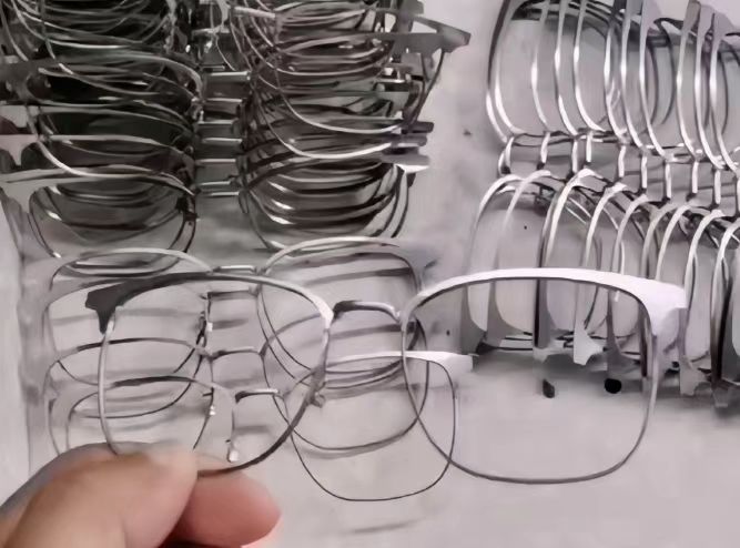 Titanium alloy eyewear frame